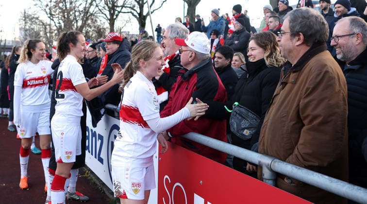 BAU 14 12 2025 Stuttgart soccer women VfB Stuttgart vs SC Sand, Vprn Linettr Hofmann VfB with the fans