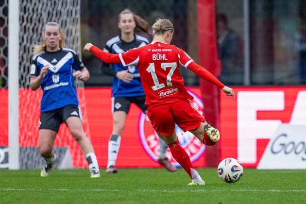 Klara Buehl FC Bayern Muenchen Frauen, 17 at her goal for 3 0 GER, FC Bayern Muenchen Frauen vs Hamburger SV, Football, Google Pixel Frauen Bundesliga, 13 Spieltag, Saison 2025 2026, 14 12 2025 DFL DFB REGULATIONS PROHIBIT ANY USE OF PHOTOGRAPHS as IMAGE SEQUENCES and or QUASI VIDEO GER, FC Bayern Muenchen Frauen vs Hamburger SV, Football, Google Pixel Frauen Bundesliga, 13 Spieltag, Saison 2025 2026, 14 12 2025 Muenchen Copyright: xEibner-Pressefoto HeikexFeinerx EP_HFR