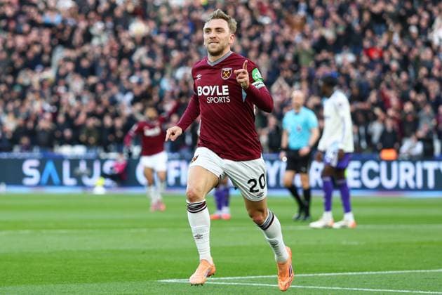 Jarrod Bowen of West Ham United celebrates after scoring a goal (2-1) West Ham United v Aston Villa, Premier League, Football, London Stadium, London, UK - 14 Dec 2025London London Stadium United Kingdom EDITORIAL USE ONLY No use with unauthorised audio, video, data, fixture lists, club league logos or live services. Online in-match use limited to 120 images, no video emulation. No use in betting, games or single club league player publications. Copyright: xSimonxDael Shutterstockx 16081588z