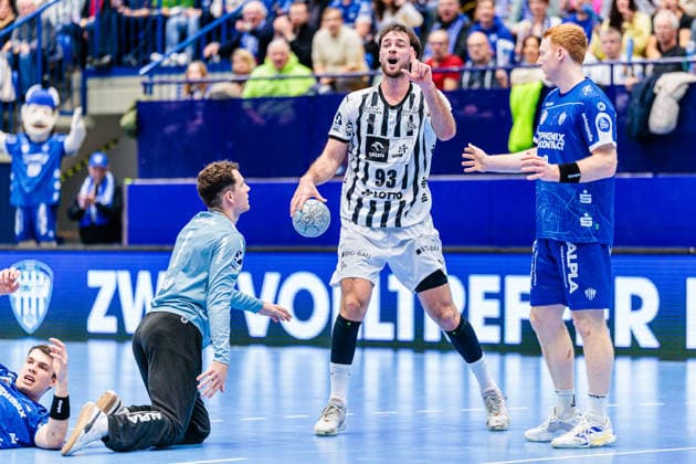 f l Constantin Moestl TBV Lemgo Lippe, 01 , Veron Nacinovic THW Kiel, 93 , Nicolai Theilinger TBV Lemgo Lippe, 03 GER, TBV Lemgo Lippe vs THW Kiel, Handball, 1 Bundesliga, Matchday 17, Season 2025 2026, 14 12 2025 GER, TBV Lemgo Lippe vs THW Kiel, Handball, 1 Bundesliga, Matchday 17, Season 2025 2026, 14 12 2025 Lemgo Copyright: xEibner-Pressefoto JanxRollingerx EP_JSK