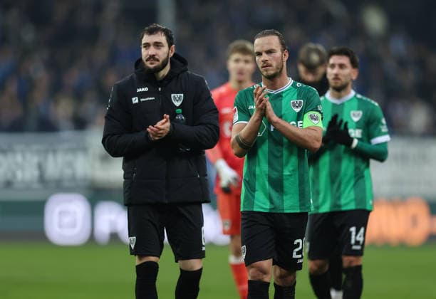 14 12 2025, Soccer 2 Bundesliga, SV Darmstadt 98 SC Preußen Münster, emonline, emspor, despor, v l , Marcel Benger SC Preußen Münster , Jorrit Hendrix SC Preußen Münster enttaeuscht, enttaeuscht schauend, dissapointed, traurig, frustiert, frust, gefrustet, frustrated DFL DFB REGULATIONS PROHIBIT ANY USE OF PHOTOGRAPHS AS IMAGE SEQUENCES AND OR QUASI VIDEO xdcx Copyright: HMBxMedia Claus