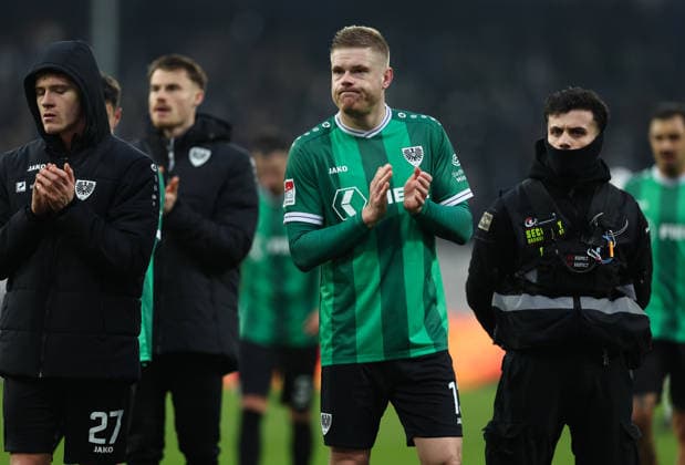 14 12 2025, Soccer 2 Bundesliga, SV Darmstadt 98 SC Preußen Münster, emonline, emspor, despor, v l , Lars Lokotsch SC Preußen Münster enttaeuscht, enttaeuscht Blickend, dissapointed, traurig, frustiert, frust, gefrustet, frustrated DFL DFB REGULATIONS PROHIBIT ANY USE OF PHOTOGRAPHS AS IMAGE SEQUENCES AND OR QUASI VIDEO xdcx Copyright: HMBxMedia Claus