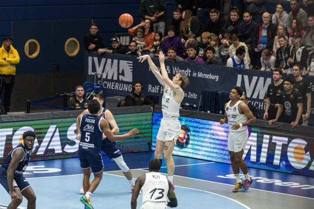 GER, easy Credit Basketball Bundesliga, Syntainics MBC Basketball Löwen Braunschweig 14 12 2025, Stadthalle, Weißenfels, GER, easy Credit Basketball Bundesliga, Syntainics MBC Basketball Löwen Braunschweig Benjamin Schröder Basketball Löwen Braunschweig, 2 Â Photo Alexander Trienitz Weißenfels Stadthalle Sachsen Anhalt Germany