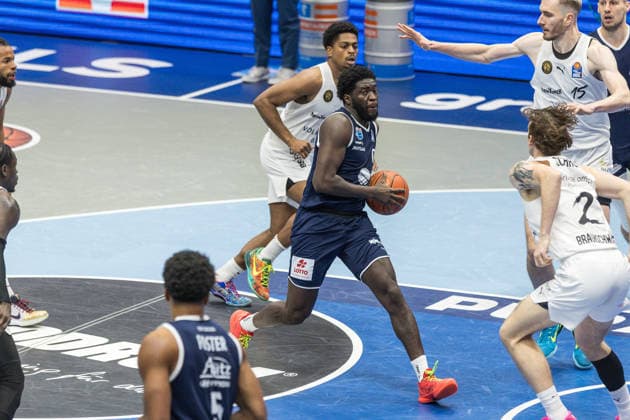 GER, easy Credit Basketball Bundesliga, Syntainics MBC Basketball Löwen Braunschweig 14 12 2025, Stadthalle, Weißenfels, GER, easy Credit Basketball Bundesliga, Syntainics MBC Basketball Löwen Braunschweig Khyri Thomas Syntainics MBC, 0 Â Foto Alexander Trienitz Weißenfels Stadthalle Sachsen Anhalt Germany