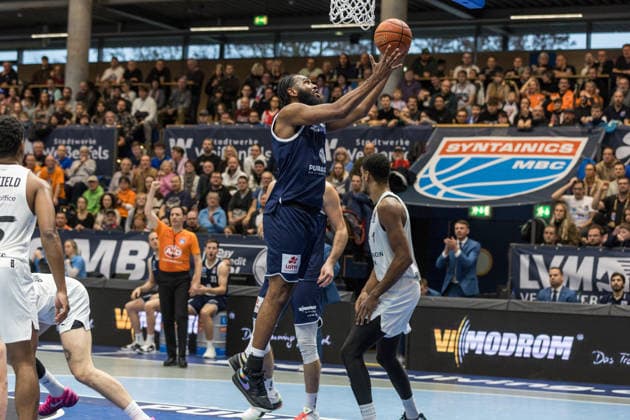 GER, easy Credit Basketball Bundesliga, Syntainics MBC Basketball Löwen Braunschweig 14 12 2025, Stadthalle, Weißenfels, GER, easy Credit Basketball Bundesliga, Syntainics MBC Basketball Löwen Braunschweig RJ Gunn Syntainics MBC, 21 Â Photo Alexander Trienitz Weißenfels Stadthalle Sachsen Anhalt Germany