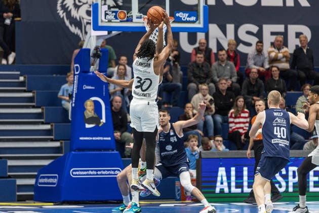 GER, easy Credit Basketball Bundesliga, Syntainics MBC Basketball Löwen Braunschweig 14 12 2025, Stadthalle, Weißenfels, GER, easy Credit Basketball Bundesliga, Syntainics MBC Basketball Löwen Braunschweig Chip Flanigan Basketball Löwen Braunschweig, 30 Â Photo Alexander Trienitz Weißenfels Stadthalle Sachsen Anhalt Germany