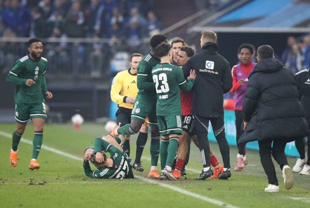 14 12 2025 Soccer season 2025 2026 2 Soccer Bundesliga 16 Matchday FC Schalke 04 S04 Knappen 1 FC Nuremberg FCN Club Sportfoto Zink DaMa xdaxmax DFL regulations prohibit any use of photographs as image sequences and or quasi video only for editorial use Rafael Lubach 18, 1 FC Nuremberg FCN and Schalke team Team with pack formation