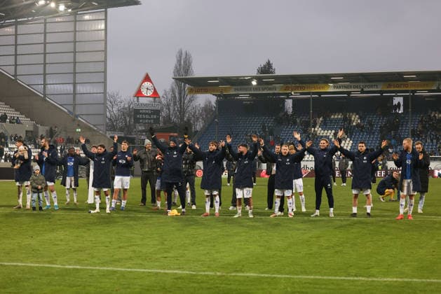 2025 12 14 xjfx 2 Bundesliga SV Darmstadt 98 SC Preussen Muenster v l , the team of SV Darmstadt 98 thanks the fans, thanks team after the match, after the match thanks the fans, applauds the fans, DFL DFB REGULATIONS PROHIBIT ANY USE OF PHOTOGRAPHS as IMAGE SEQUENCES and or QUASI VIDEO Copyright: JoaquimxFerreira
