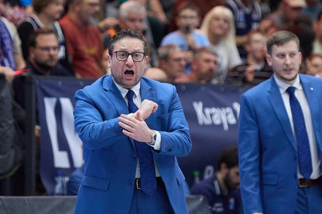 Marco Ramondino MBC, Head Coach , Syntainics MBC vs Basketball Löwen Braunschweig, Basketball, Bundesliga, Men, Season 2025 26, 10 Matchday, 14 12 2025 Weissenfels Stadthalle Sachsen Anhalt Germany
