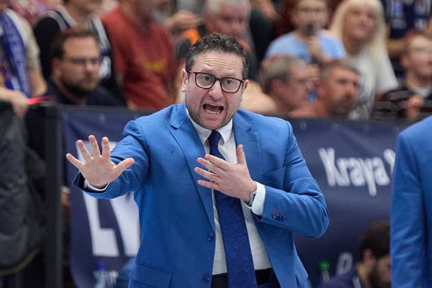 Marco Ramondino MBC, Head Coach , Syntainics MBC vs Basketball Löwen Braunschweig, Basketball, Bundesliga, Men, Season 2025 26, 10 Matchday, 14 12 2025 Weissenfels Stadthalle Sachsen Anhalt Germany