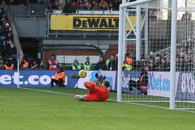 14th December 2025; Selhurst Park, Selhurst, London, England; Premier League Football, Crystal Palace versus Manchester City; goalkeeper Dean Henderson of Crystal Palace saves from Phil Foden of Manchester City shot from a direct free kick  KatiexChan