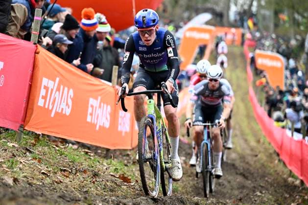 UCI Cyclocross World Cup 2025-2026 Namur NAMUR, BELGIUM - DECEMBER 14 : Ronhaar Pim (NED) of Baloise Glowi Lions during the 4th leg of the Namur UCI Cyclocross World Cup 2025-2026 a cyclocross race for Women Elite on December 14, 2025 in Namur, Belgium, 14 12 2025 ( Namur Belgium  Copyright: xTomasxSiskx