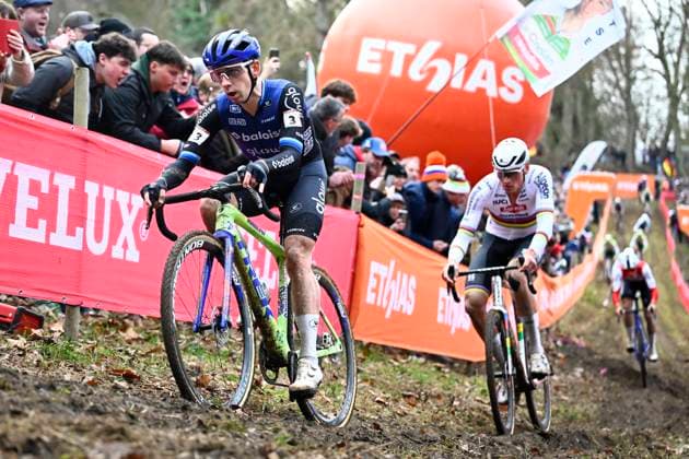 UCI Cyclocross World Cup 2025-2026 Namur NAMUR, BELGIUM - DECEMBER 14 : Van der Haar Lars (NED) of Baloise Glowi Lions and Van der Poel Mathieu (NED) of Alpecin-Deceuninck during the 4th leg of the Namur UCI Cyclocross World Cup 2025-2026 a cyclocross race for Women Elite on December 14, 2025 in Namur, Belgium, 14 12 2025 ( Namur Belgium  Copyright: xTomasxSiskx