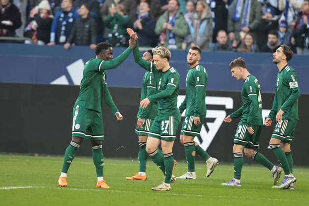 The players of FC Schalke 04 celebrate the 1-0 goal by Vitalie Becker FC Schalke 04 during the match of the 2 Bundesliga season 2025 26 FC Schalke 04 1 FC Nürnberg Copyright Thomas Pakusch
