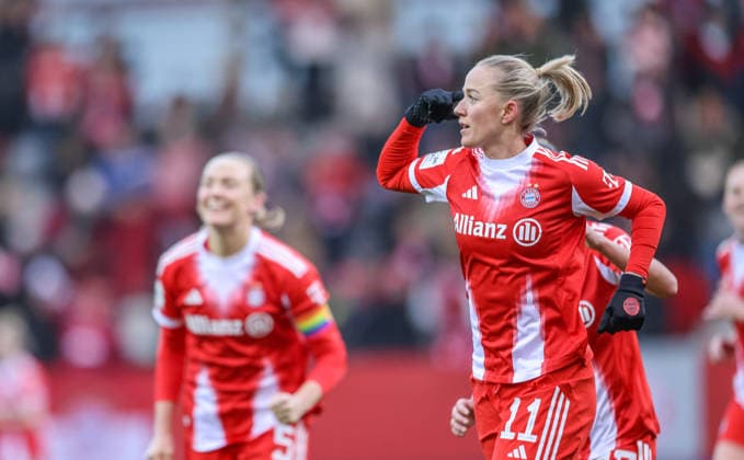 GER, Munich, FC Bayern Munich vs Hamburger SV, Google Pixel Womens Bundesliga, Football, DFB, Season 2025 2026, FC Bayern Campus, 13 Matchday, in the picture Lea Schüller Bayern Munich 11 , Goal, joy, jubilation and emotion, 6 0 DFB DFL REGULATIONS PROHIBIT ANY USE OF PHOTOGRAPHS AS IMAGE SEQUENCES AND OR QUASI VIDEO, 14 12 2025 Copyright: HMBxMedia HendrikxHamelau