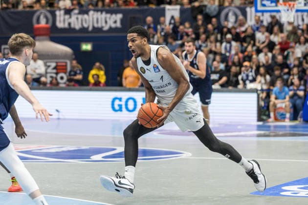 GER, easy Credit Basketball Bundesliga, Syntainics MBC Basketball Löwen Braunschweig 14 12 2025, Stadthalle, Weißenfels, GER, easy Credit Basketball Bundesliga, Syntainics MBC Basketball Löwen Braunschweig David NGuessan Basketball Löwen Braunschweig, 1 Â Photo Alexander Trienitz Weißenfels Stadthalle Sachsen Anhalt Germany