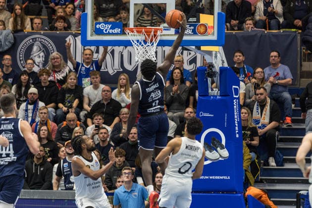 GER, easy Credit Basketball Bundesliga, Syntainics MBC Basketball Löwen Braunschweig 14 12 2025, Stadthalle, Weißenfels, GER, easy Credit Basketball Bundesliga, Syntainics MBC Basketball Löwen Braunschweig Khyri Thomas Syntainics MBC, 0 Â Foto Alexander Trienitz Weißenfels Stadthalle Sachsen Anhalt Germany