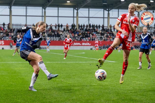Pernille Harder FC Bayern Muenchen Frauen, 21 blocks a cross from Annaleen Boehler Hamburger SV, 6 GER, FC Bayern Muenchen Frauen vs Hamburger SV, Soccer, Google Pixel Women Bundesliga, Matchday 13, Season 2025 2026, 14 12 2025 DFL DFB REGULATIONS PROHIBIT ANY USE OF PHOTOGRAPHS as IMAGE SEQUENCES and or QUASI VIDEO GER, FC Bayern Muenchen Frauen vs Hamburger SV, Football, Google Pixel Frauen Bundesliga, 13 Matchday, Season 2025 2026, 14 12 2025 Muenchen Copyright: xEibner-Pressefoto HeikexFeinerx EP_HFR