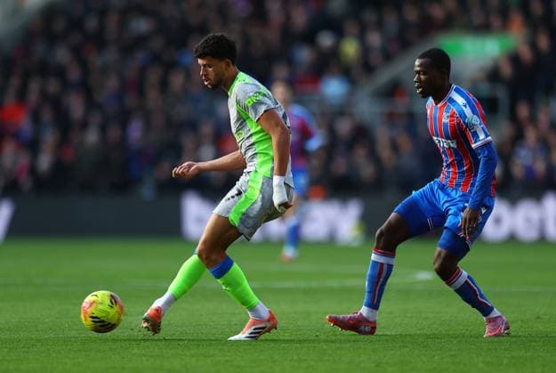 Matheus Nunes of Manchester City and Tyrick Mitchell of Crystal Palace Crystal Palace v Manchester City, Premier League, Football, Selhurst Park, London, UK - 14 Dec 2025London Selhurst Park United Kingdom EDITORIAL USE ONLY No use with unauthorised audio, video, data, fixture lists, club league logos or live services. Online in-match use limited to 120 images, no video emulation. No use in betting, games or single club league player publications. Copyright: xMichaelxZemanek Shutterstockx 16081573ad