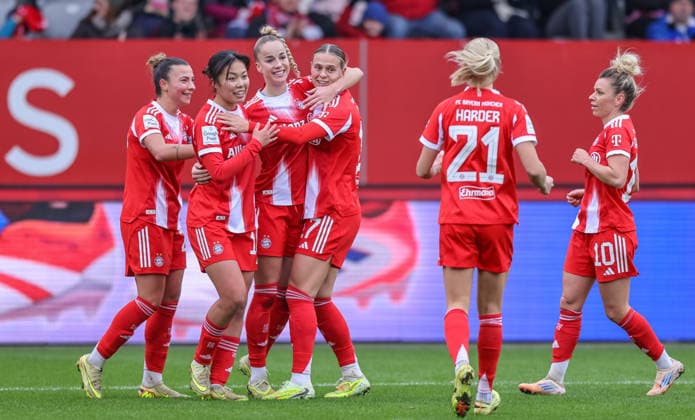 GER, Munich, FC Bayern Munich vs Hamburger SV, Google Pixel Womens Bundesliga, Football, DFB, Season 2025 2026, FC Bayern Campus, 13 Matchday, in the picture Giulia Gwinn Bayern Munich 7 , Goal, joy, jubilation and emotion DFB DFL REGULATIONS PROHIBIT ANY USE OF PHOTOGRAPHS AS IMAGE SEQUENCES AND OR QUASI VIDEO, 14 12 2025 Copyright: HMBxMedia HendrikxHamelau