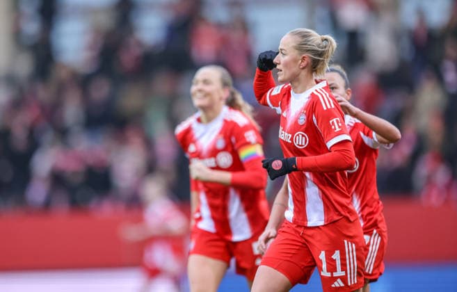 GER, Munich, FC Bayern Munich vs Hamburger SV, Google Pixel Womens Bundesliga, Football, DFB, Season 2025 2026, FC Bayern Campus, 13 Matchday, in the picture Lea Schüller Bayern Munich 11 , Goal, joy, jubilation and emotion, 6 0 DFB DFL REGULATIONS PROHIBIT ANY USE OF PHOTOGRAPHS AS IMAGE SEQUENCES AND OR QUASI VIDEO, 14 12 2025 Copyright: HMBxMedia HendrikxHamelau