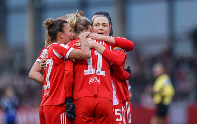 GER, Munich, FC Bayern Munich vs Hamburger SV, Google Pixel Womens Bundesliga, Football, DFB, Season 2025 2026, FC Bayern Campus, 13 Matchday, in the picture Lea Schüller Bayern Munich 11 , Goal, joy, jubilation and emotion, 6 0 DFB DFL REGULATIONS PROHIBIT ANY USE OF PHOTOGRAPHS AS IMAGE SEQUENCES AND OR QUASI VIDEO, 14 12 2025 Copyright: HMBxMedia HendrikxHamelau
