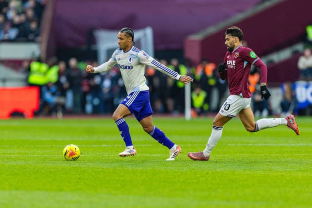 West Ham United v Aston Villa Premier League 14 12 2025. Aston Villa defender Ezri Konsa (4) and West Ham United midfielder Lucas Paqueta (10) during the Premier League match between West Ham United and Aston Villa at the London Stadium, London, England on 14 December 2025. London London Stadium England Editorial use only DataCo restrictions apply See www.football-dataco.com , Copyright: xToyinxOshodix PSI-23410-0028