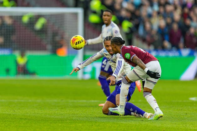 West Ham United v Aston Villa Premier League 14 12 2025. West Ham United forward Crysencio Summerville (7) fouls Aston Villa midfielder Boubacar Kamara (44) during the Premier League match between West Ham United and Aston Villa at the London Stadium, London, England on 14 December 2025. London London Stadium England Editorial use only DataCo restrictions apply See www.football-dataco.com , Copyright: xToyinxOshodix PSI-23410-0034