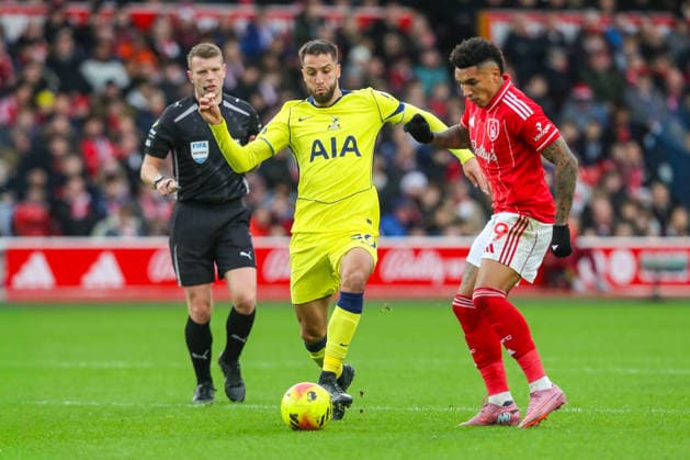 Nottingham Forest v Tottenham Hotspur, Premier League Rodrigo Bentancur Of Tottenham Hotspur battles with Igor Jesus Of Nottingham Forest during the Nottingham Forest v Tottenham Hotspur Premier League match at the City Ground, West Bridgford, England on 14 December 2025 Credit: Lee Keuneke Every Second Media Editorial use only. All images are copyright Every Second Media Limited. No images may be reproduced without prior permission. All rights reserved. Premier League and Football League images are subject to licensing agreements with Football DataCo Limited. see https: www.football-dataco.com Copyright: xIMAGO EveryxSecondxMediax ESM-1708-0034 LeexKeunekex xEveryxSecondxMediax