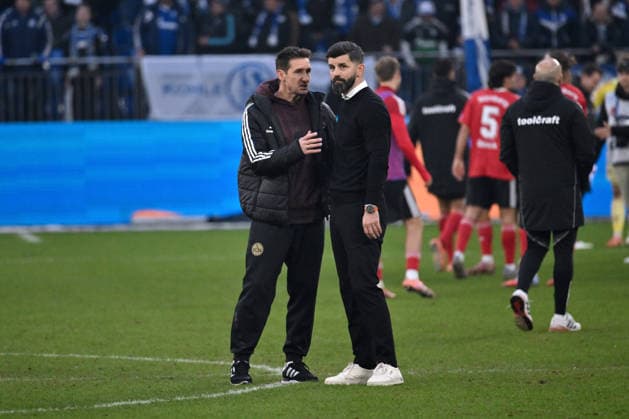 Coach Miroslav Klose 1 FC Nuernberg , left , and coach Miron Muslic FC Schalke 04 after the match 14 12 2025, Soccer 2 Bundesliga, Season 2025 2026, Matchday 16, FC Schalke 04 1 FC Nürnberg DFL regulations prohibit any use of photographs as image sequences and or quasi video Gelsenkirchen Veltins Arena Nordrhein Westfalen Germany Team2