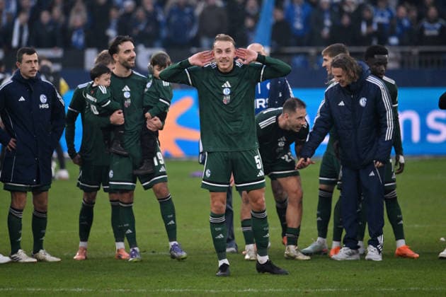 Jubel Timo Becker FC Schalke 04 , mi 14 12 2025, Fußball 2 Bundesliga, Saison 2025 2026, 16 Spieltag, FC Schalke 04 1 FC Nürnberg DFL regulations prohibit any use of photographs as image sequences and or quasi video Gelsenkirchen Veltins Arena Nordrhein Westfalen Germany Team2