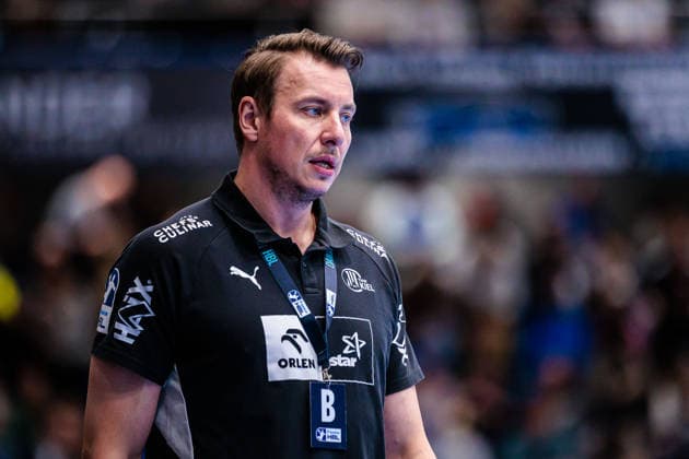 Filip Jicha THW Kiel, coach is disappointed dissatisfied GER, TBV Lemgo Lippe vs THW Kiel, Handball, 1 Bundesliga, Matchday 17, Season 2025 2026, 14 12 2025 GER, TBV Lemgo Lippe vs THW Kiel, Handball, 1 Bundesliga, Matchday 17, Season 2025 2026, 14 12 2025 Lemgo Copyright: xEibner-Pressefoto JanxRollingerx EP_JSK