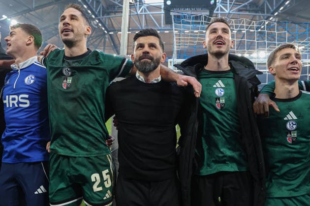 2 Bundesliga FC Schalke 04 1 FC Nürnberg on 14 12 2025 in the Veltins Arena at Schalke Cheers and joy at the victory for the Schalke team, here with coach Miron Muslic Schalke, among others MH