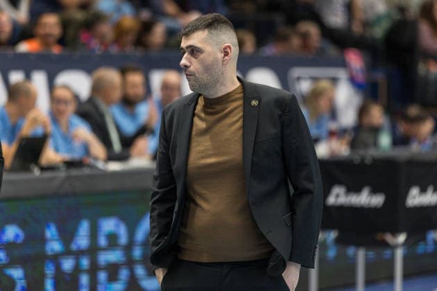 GER, easy Credit Basketball Bundesliga, Syntainics MBC Basketball Löwen Braunschweig 14 12 2025, Stadthalle, Weißenfels, GER, easy Credit Basketball Bundesliga, Syntainics MBC Basketball Löwen Braunschweig Konstantinos Papazoglou Head Coach , Basketball Löwen Braunschweig Â Photo Alexander Trienitz Weißenfels Stadthalle Sachsen Anhalt Germany