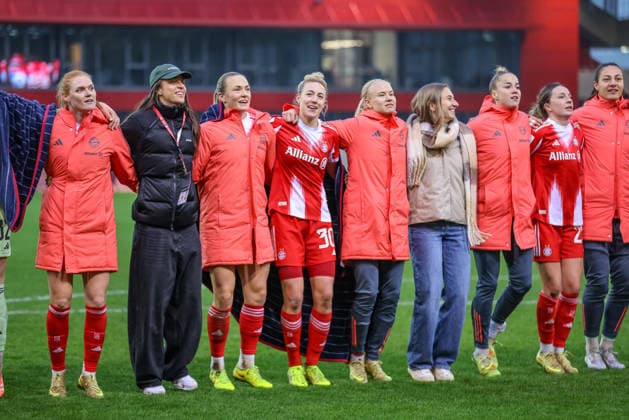 GER, Munich, FC Bayern Munich vs Hamburger SV, Google Pixel Womens Bundesliga, Football, DFB, Season 2025 2026, FC Bayern Campus, 13 Matchday, in picture FC Bayern Munich wins after scoring 6 0 against Hamburger SV, joy, emotions, jubilation after the match DFB DFL REGULATIONS PROHIBIT ANY USE OF PHOTOGRAPHS AS IMAGE SEQUENCES AND OR QUASI VIDEO, 14 12 2025 Copyright: HMBxMedia HendrikxHamelau