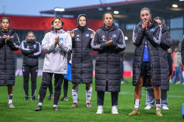 GER, Munich, FC Bayern Munich vs Hamburger SV, Google Pixel Womens Bundesliga, Football, DFB, Season 2025 2026, FC Bayern Campus, 13 Matchday, in the picture Sadness and frustration, Emotions after the defeat of Hamburger SV at FC Bayern Munich, HSV DFB DFL REGULATIONS PROHIBIT ANY USE OF PHOTOGRAPHS AS IMAGE SEQUENCES AND OR QUASI VIDEO, 14 12 2025 Copyright: HMBxMedia HendrikxHamelau