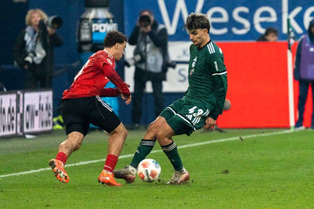 Germany 2 Bundesliga 2025 26, 14 Matchday FC Schalke 04 vs 1 FC Nuremberg 14 12 2025 Veltins Arena Gelsenkirchen, North Rhine-Westphalia Mertcan Ayhan Schalke 04, 43 Rafael Lubach 1 FC Nuremberg, 18 Copyright: xCelinaxLeiersx