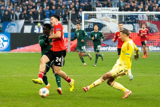 Germany 2 Bundesliga 2025 26, 14 Matchday FC Schalke 04 vs 1 FC Nuremberg 14 12 2025 Veltins Arena Gelsenkirchen, North Rhine-Westphalia Jan Reichert 1 FC Nuremberg, 1 Luka Lochoshvili 1 FC Nuremberg, 24 Copyright: xCelinaxLeiersx