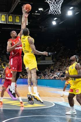 GER, Basketball, easy Credit BBL, EWE Baskets Oldenburg vs FC Bayern München Basketball 14 12 2025, EWE Arena, Oldenburg, GER, easy Credit BBL, EWE Baskets Oldenburg vs FC Bayern München Basketball, pictured David McCORMACK FC Bayern München Basketball 33 Michale KYSER EWE Baskets Oldenburg 12 Brain FOBBS EWE Baskets Oldenburg 4 nordphotoxgmbhx xRojahn nph00310