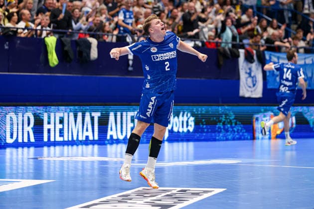 14 12 2025, xKWIx, Handball, Daikin Handball Bundesliga Daikin HBL , TBV Lemgo Lippe THW Kiel, PHOENIX CONTACT arena Goal celebration after the goal to 9 9 by Lukas Hutecek TBV Lemgo Lippe 2 to equalize in between Photo xKamilxWilkowskixPressefotoKochx NRW Germany