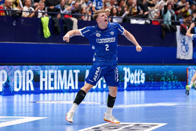 14 12 2025, xKWIx, Handball, Daikin Handball Bundesliga Daikin HBL , TBV Lemgo Lippe THW Kiel, PHOENIX CONTACT arena Goal celebration after the goal to 9 9 by Lukas Hutecek TBV Lemgo Lippe 2 to equalize in between Photo xKamilxWilkowskixPressefotoKochx NRW Germany