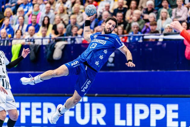 Tim Suton TBV Lemgo Lippe, 23 cheers after scoring goal GER, TBV Lemgo Lippe vs THW Kiel, Handball, 1 Bundesliga, Matchday 17, Season 2025 2026, 14 12 2025 GER, TBV Lemgo Lippe vs THW Kiel, Handball, 1 Bundesliga, Matchday 17, Season 2025 2026, 14 12 2025 Lemgo Copyright: xEibner-Pressefoto JanxRollingerx EP_JSK