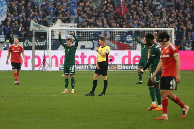 FC Schalke 04 players celebrate their 1-0 victory in the match of the 2 Bundesliga season 2025 26 FC Schalke 04 1 FC Nürnberg Copyright Thomas Pakusch