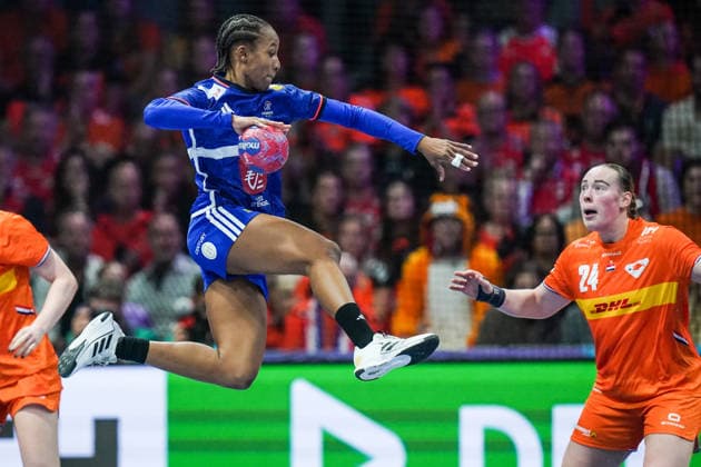2025-12-14 Netherlands v France - IHF World Women s Handball Championship Bronze Medal Match ROTTERDAM, NETHERLANDS - DECEMBER 14: Tamara Horacek of France, Romee Maarschalkerweerd of the Netherlands during the IHF World Women s Handball Championship Bronze Medal Match match between Netherlands and France at Ahoy on December 14, 2025 in Rotterdam, Netherlands. Rotterdam Ahoy Netherlands Content not available for redistribution in The Netherlands directly or indirectly through any third parties. Copyright: xHenkxSeppenx