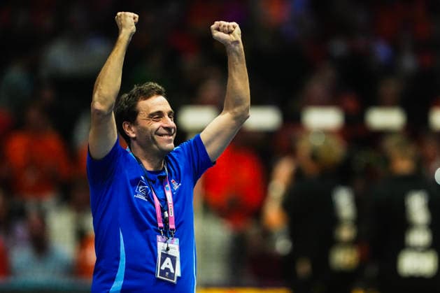 Women s Handball World Championship 2025 France Netherlands Rotterdam, Netherlands 20251214 France s coach Sebastien Gardillou celebrates after winning the bronze medal final of the Women s Handball World Championship between France and the Netherlands at Ahoy Arena Photo Beate Oma Dahle NTB Rotterdam Netherlands EDITORIAL USE ONLY RESTRICTED USE FOR BETTING COMPANIES  Copyright: xBeatexOmaxDahlex xNTBx