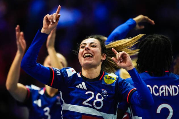 Women s Handball World Championship 2025 France Netherlands Rotterdam, Netherlands 20251214 France s Lucie Granier celebrates after winning the bronze medal match in the Women s Handball World Championship between France and the Netherlands at Ahoy Arena Photo Beate Oma Dahle NTB Rotterdam Netherlands EDITORIAL USE ONLY RESTRICTED USE FOR BETTING COMPANIES  Copyright: xBeatexOmaxDahlex xNTBx