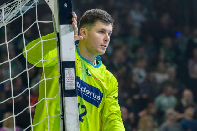f l t r Anadin Suljakovic HSG Wetzlar 12 , high concenrtated , GER, Berlin, Handball, Fuechse Berlin vs HSG Wetzlar, DAIKIN Handball Bundesliga, at the Max Schmeling Halle, December 14, 2025,f l t r GER, Berlin, Handball, Fuechse Berlin vs HSG Wetzlar, DAIKIN Handball Bundesliga, at the Max Schmeling Halle, December 14, 2025, Copyright: HMBxMedia UwexKoch
