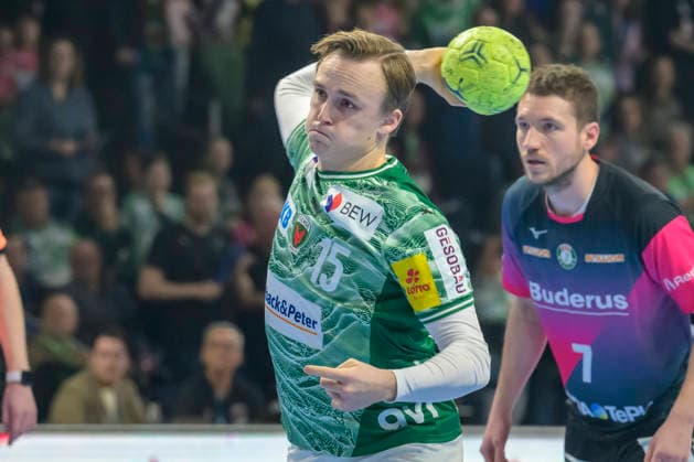 f l t r Tobias Grondahl Fuechse Berlin , GER, Berlin, Handball, Fuechse Berlin vs HSG Wetzlar, DAIKIN Handball Bundesliga, at the Max Schmeling Halle, December 14, 2025,f l t r GER, Berlin, Handball, Fuechse Berlin vs HSG Wetzlar, DAIKIN Handball Bundesliga, at the Max Schmeling Halle, December 14, 2025, Copyright: HMBxMedia UwexKoch