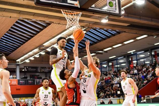 Daniel Norl red , Lenny Liedtke 55 2 Bundesliga Pro A, 12 Matchday, 46ers, Basketball, Basketball season 2025 2026, BBL, Germany, Gießen 46ers BBC Bayreuth, Gießen in red, Men, Bayreuth white