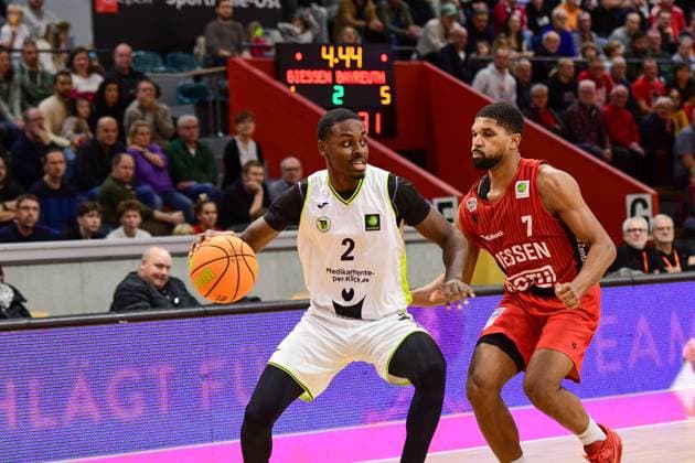 Tehree Horn, Kyle Castlin 2 Bundesliga Pro A, Matchday 12, 46ers, Basketball, Basketball season 2025 2026, BBL, Germany, Gießen 46ers BBC Bayreuth, Gießen in red, Men, Bayreuth white